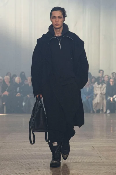 Look 28